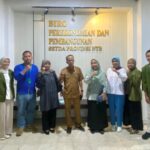 Yap Rizal Muhlis mahasiswa FEB UNIZAR saat menjalani program magang di Biro Perekonomian dan Pembangunan Setda Provinsi NTB.