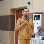 Zahrul Martayadi dari Disperindag NTB memberikan materi branding, kemasan, dan digital marketing kepada mahasiswa KKN-PPM Ke-43 UNIZAR.
