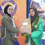 Karmila Fajriah mahasiswi MIPA UNIZAR peraih Juara 1 Komik Strip PEKSIMIDA NTB 2026.