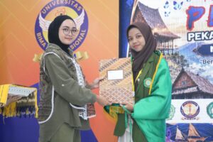 Karmila Fajriah mahasiswi MIPA UNIZAR peraih Juara 1 Komik Strip PEKSIMIDA NTB 2026.