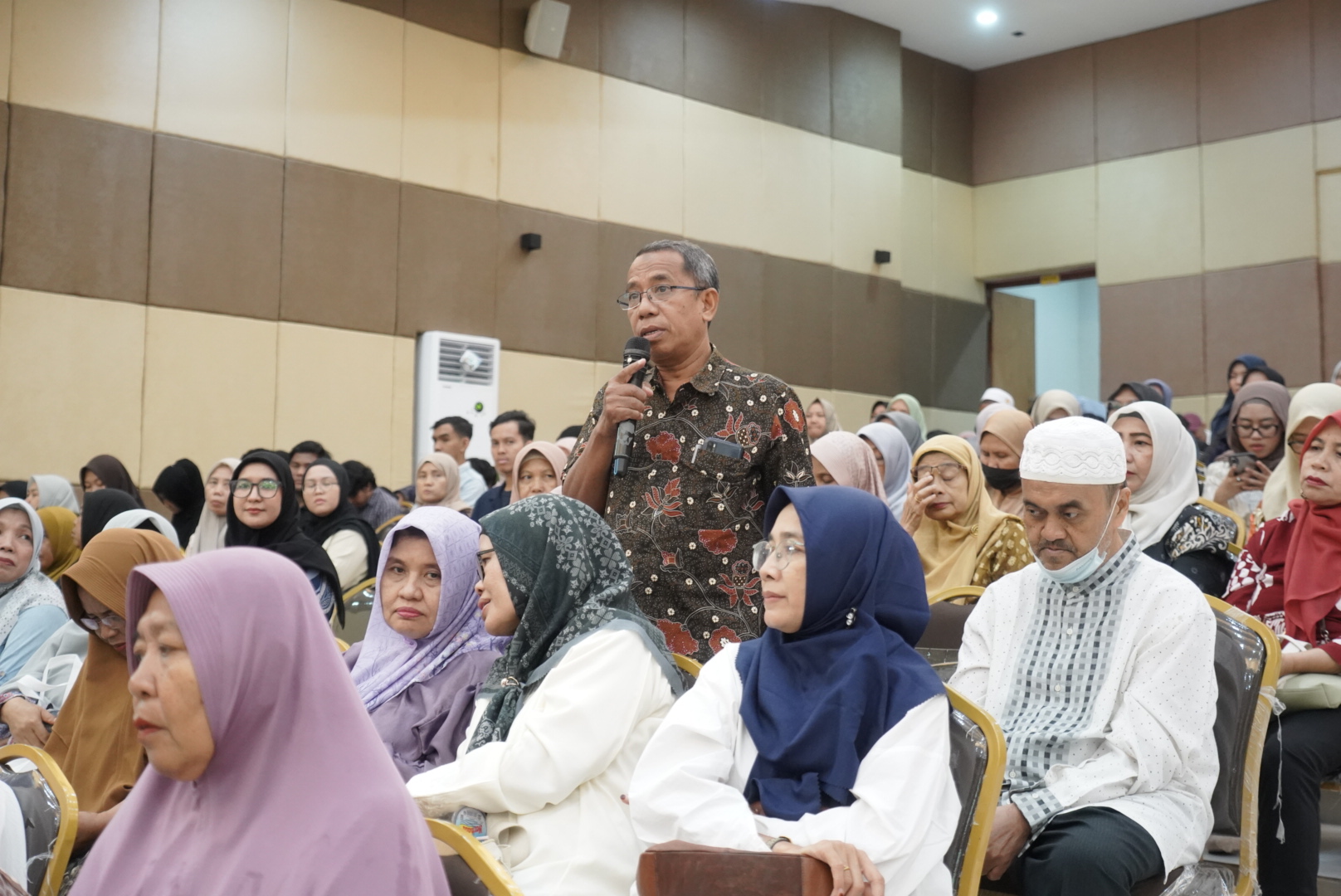 Diseminasi Strategi Pengelolaan dan Pengawasan Keuangan Haji BPKH RI di Gedung Teater Ahmad Firdaus Sukmono Universitas Islam Al-Azhar.
