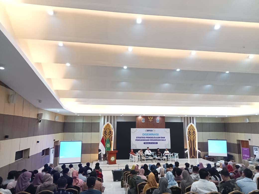 Diseminasi Strategi Pengelolaan dan Pengawasan Keuangan Haji BPKH RI di Gedung Teater Ahmad Firdaus Sukmono Universitas Islam Al-Azhar Mataram.