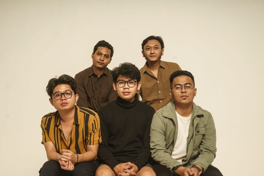 Foto personil band Juicy Juicy, diambil dari situs: https://www.kompas.com/hype/read/2022/01/05/205904766/juicy-luicy-jadi-bagian-dalam-youtube-rewind-2021-lewat-lagu-lantas