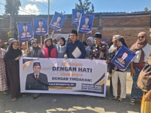 Diantar Ratusan Simpatisan, Lalu Basarudin Resmi Daftar Sebagai Bakal Calon Kepala Desa Kateng