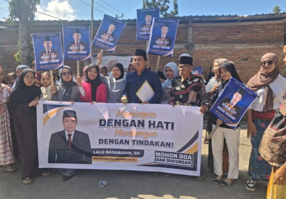 Diantar Ratusan Simpatisan, Lalu Basarudin Resmi Daftar Sebagai Bakal Calon Kepala Desa Kateng