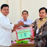 Irwan Humaidi mendaftarkan diri sebagai bakal calon Kepala Desa Banjar Sari, Kecamatan Labuhan Haji, Lombok Timur